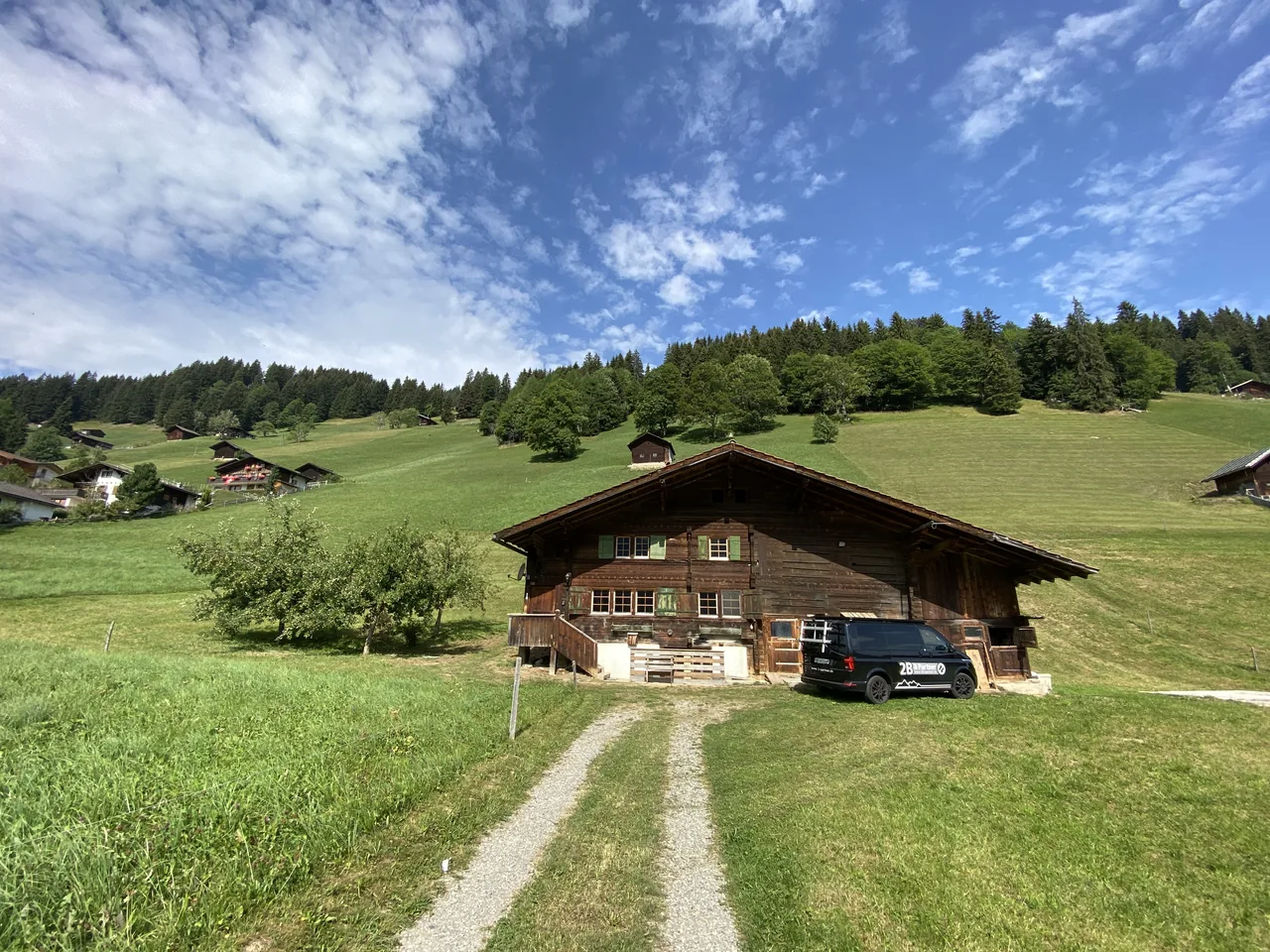 Das Chalet mit der Zufahrt